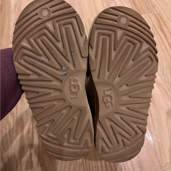 Girl Ugg ultra mini-tan size 13 - Picture 6 of 7